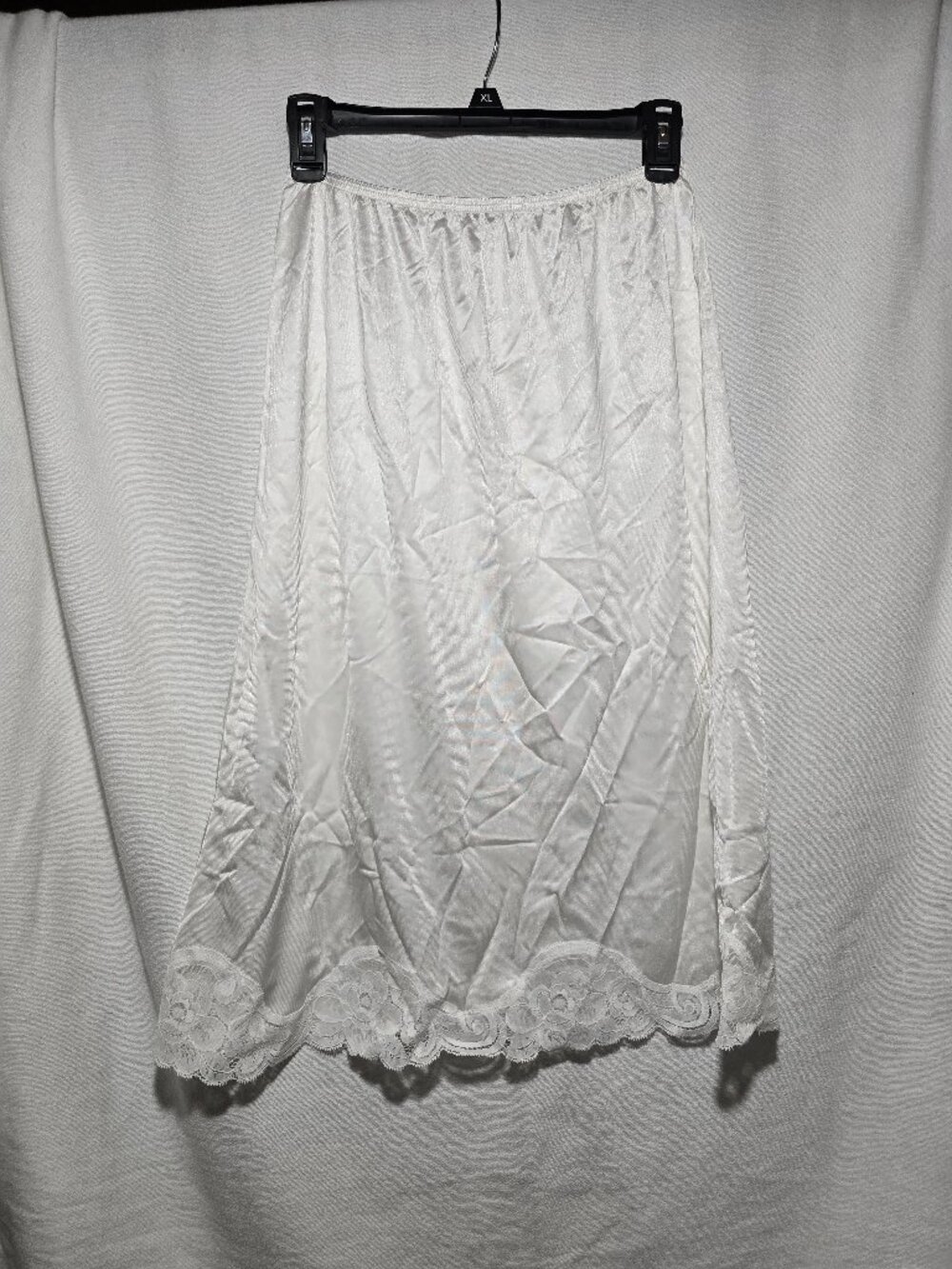 Vintage Vanity Fair White Half Slip Lace Trim Antron III Nylon Size Med 28" EUC
